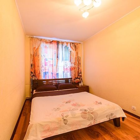Apartment On Hryhoriia Chuprynky Kiev Extérieur photo