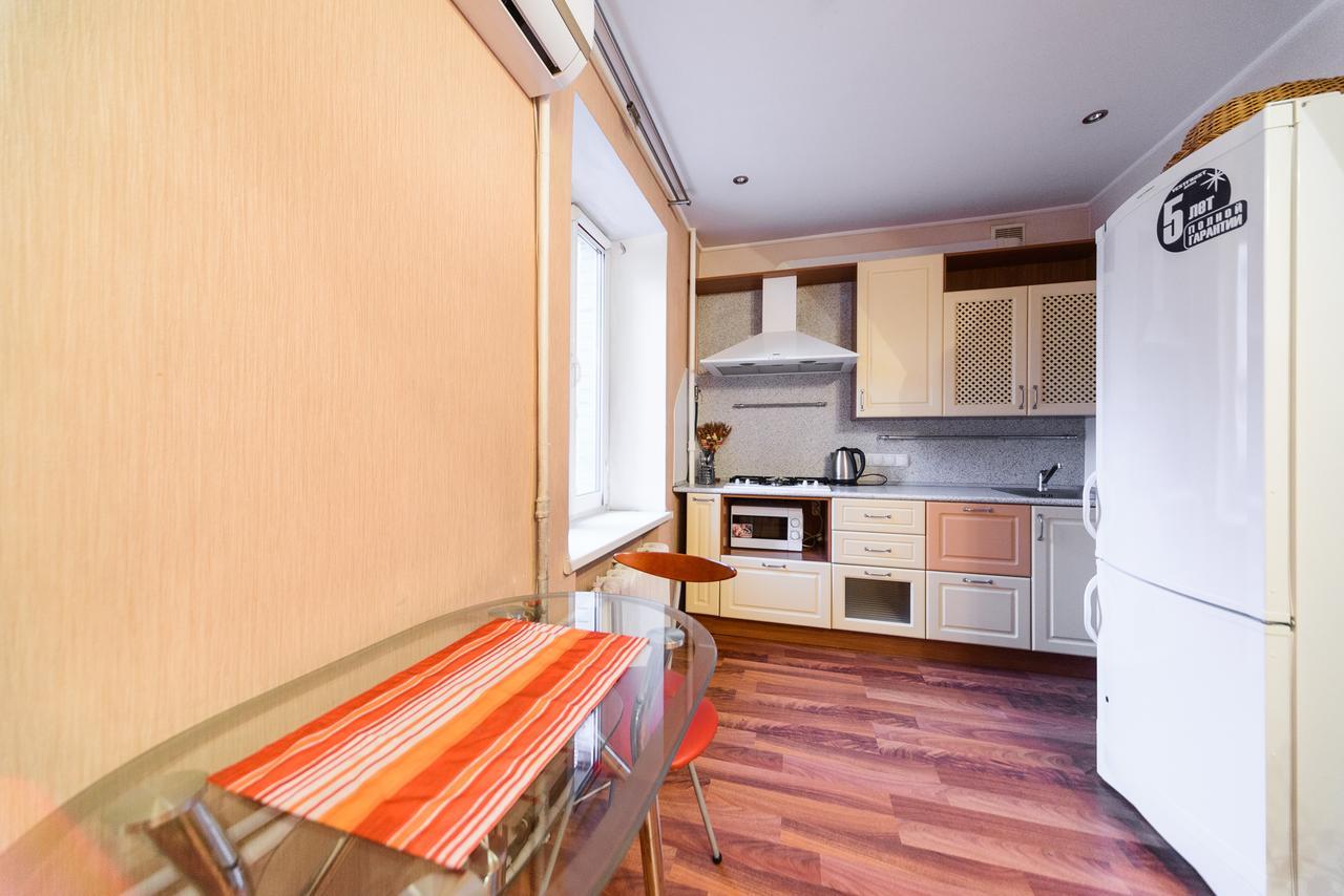 Apartment On Hryhoriia Chuprynky Kiev Extérieur photo