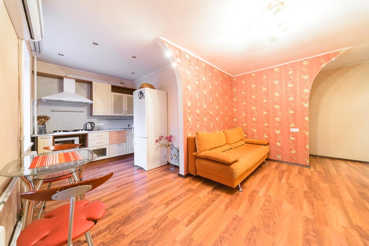 Apartment On Hryhoriia Chuprynky Kiev Extérieur photo
