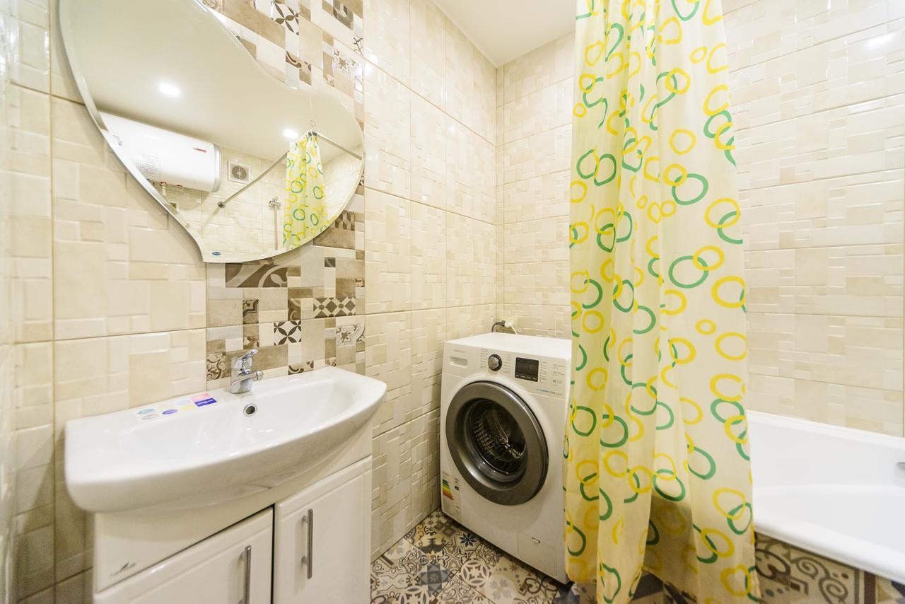 Apartment On Hryhoriia Chuprynky Kiev Extérieur photo