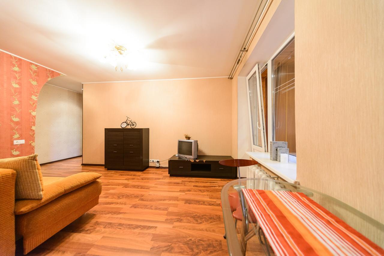 Apartment On Hryhoriia Chuprynky Kiev Extérieur photo
